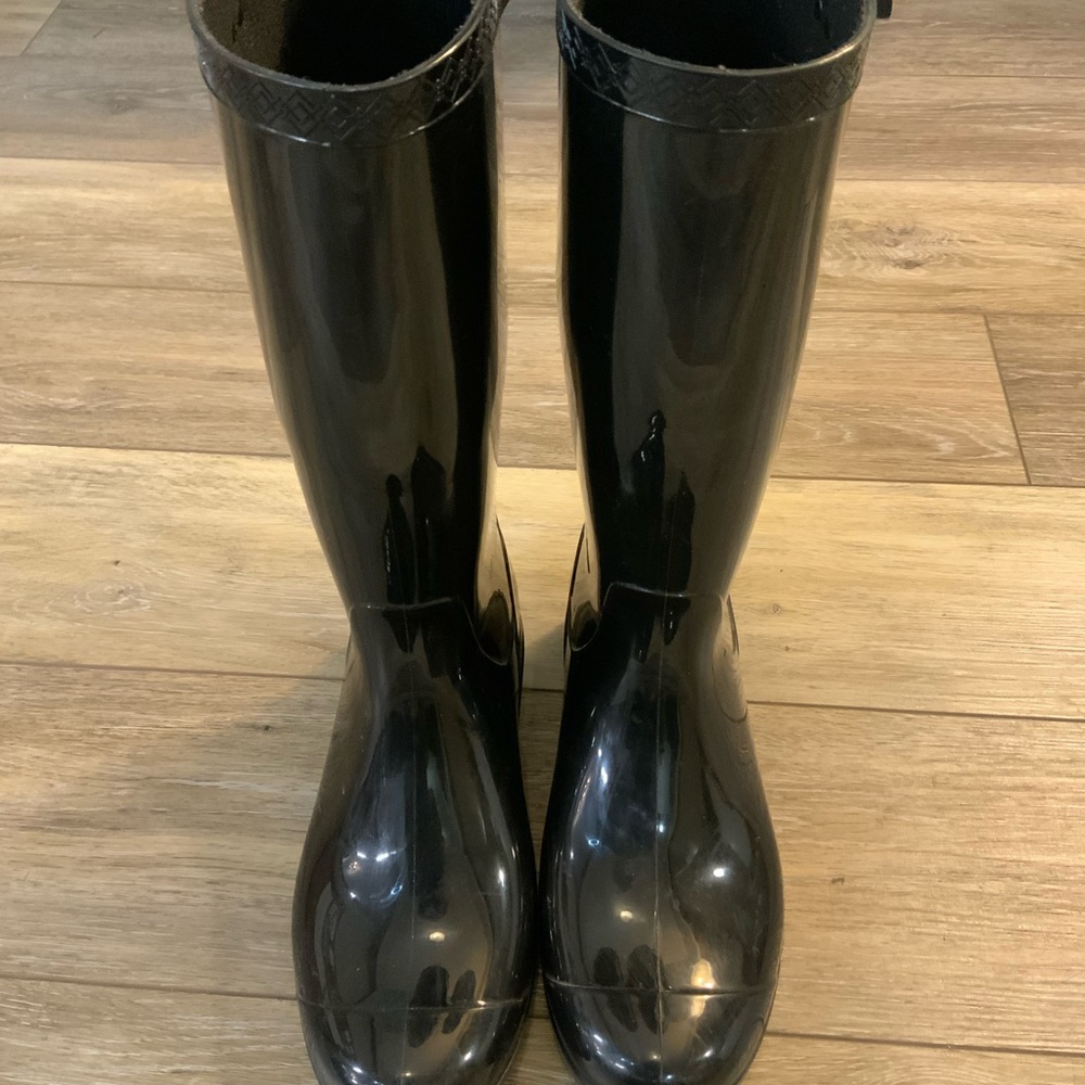 Ugg Boots Ladies  Size 8 K Raana Rain Boot Black Rubber. Small heel - Picture 3 of 6